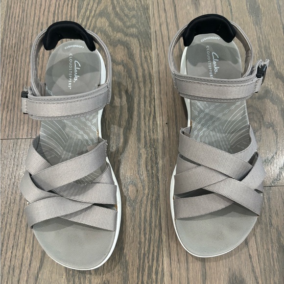 Clarks Women's Gray Cloudsteppers Sandals 8 - Picture 2 of 11
